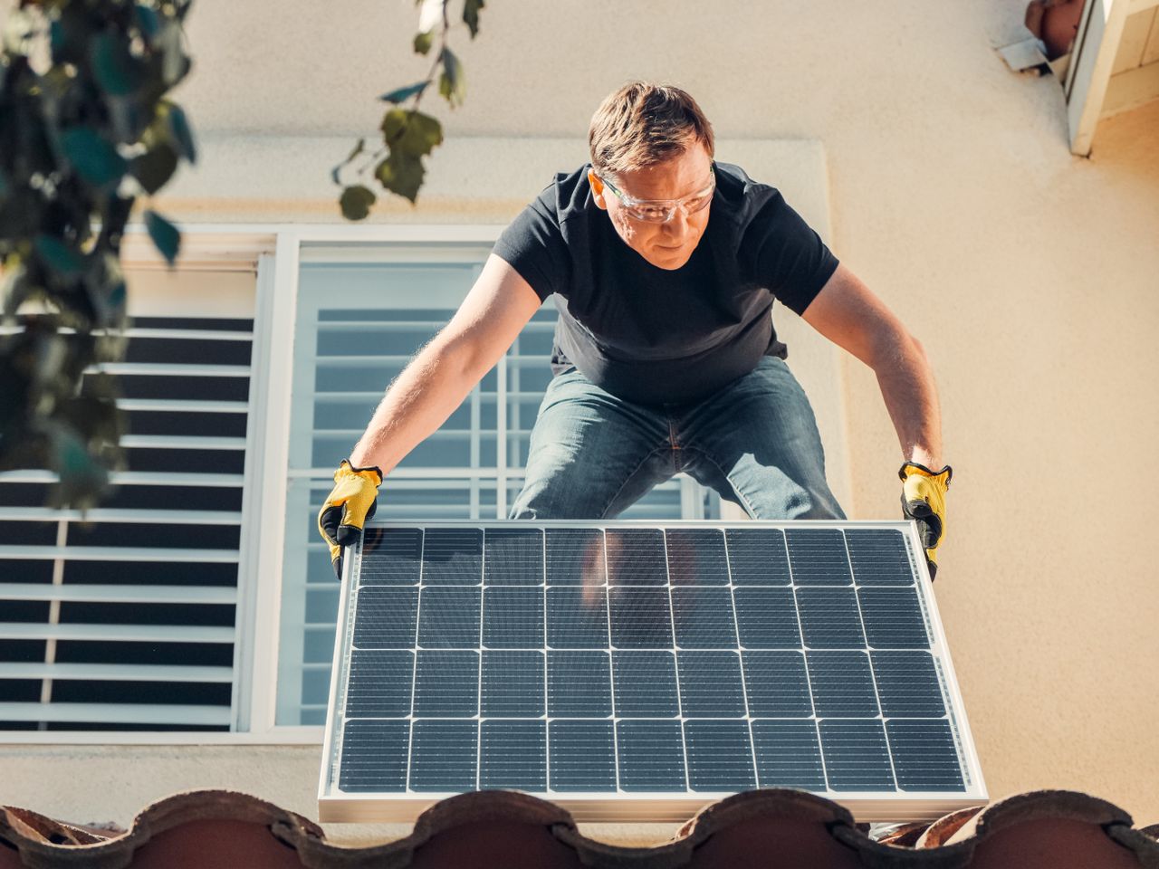 Solar-Powered Outdoor Accessories: Energy-Free Solutions for Every Patio and Garden