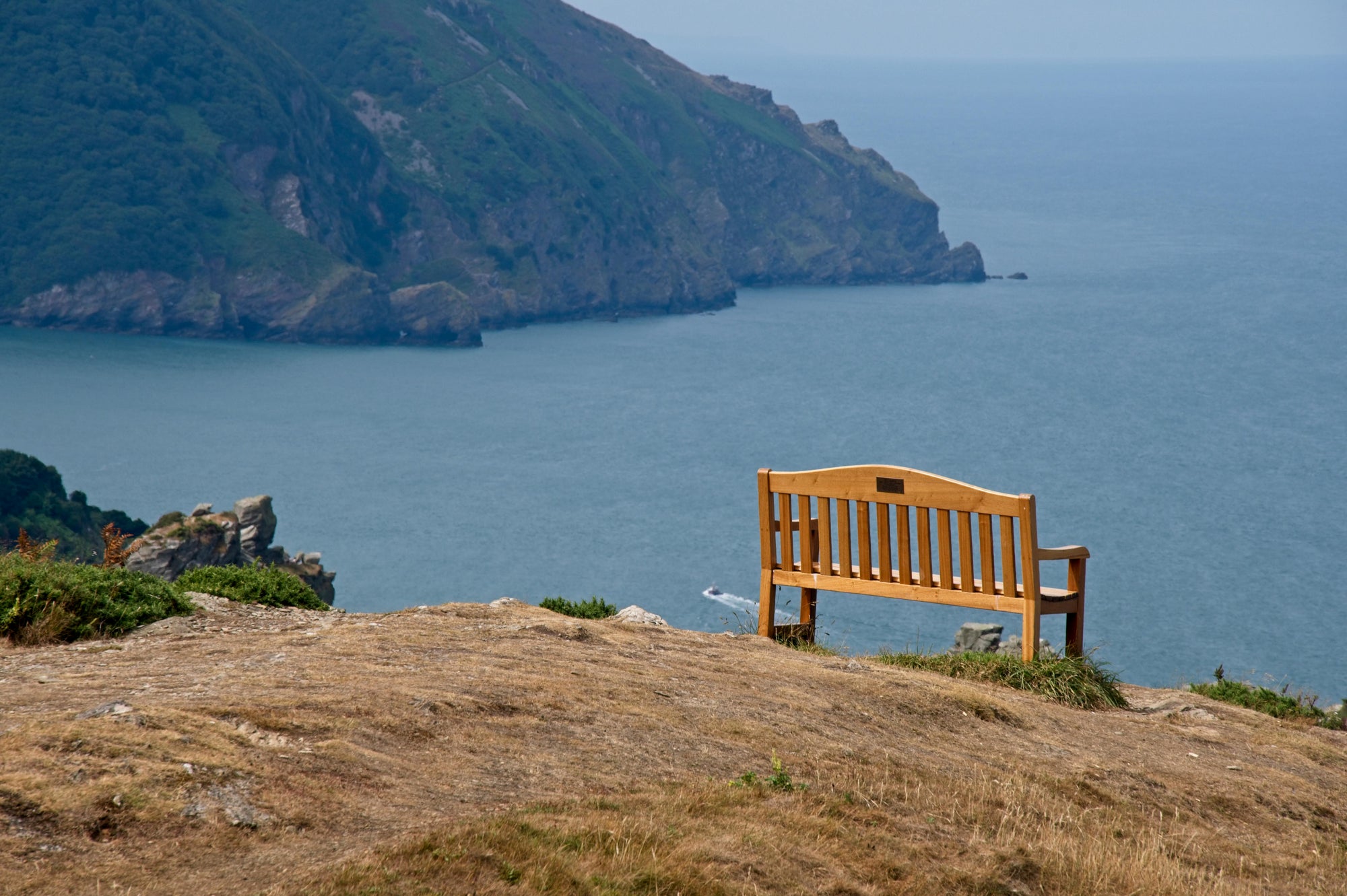 Wooden bench with back / A Lasting Tribute: Why a Wooden or Steel Memorial Bench is the Perfect Choice